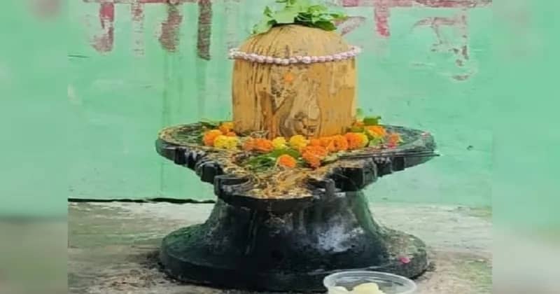 Rare Shivling Recovered from Ganga in Varanasi, Believed to Be 2,500 Years Old