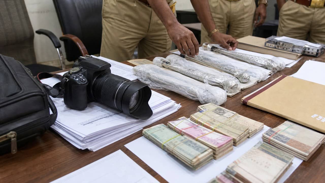 Sarnath police team displaying recovered suspected stolen items in a theft case