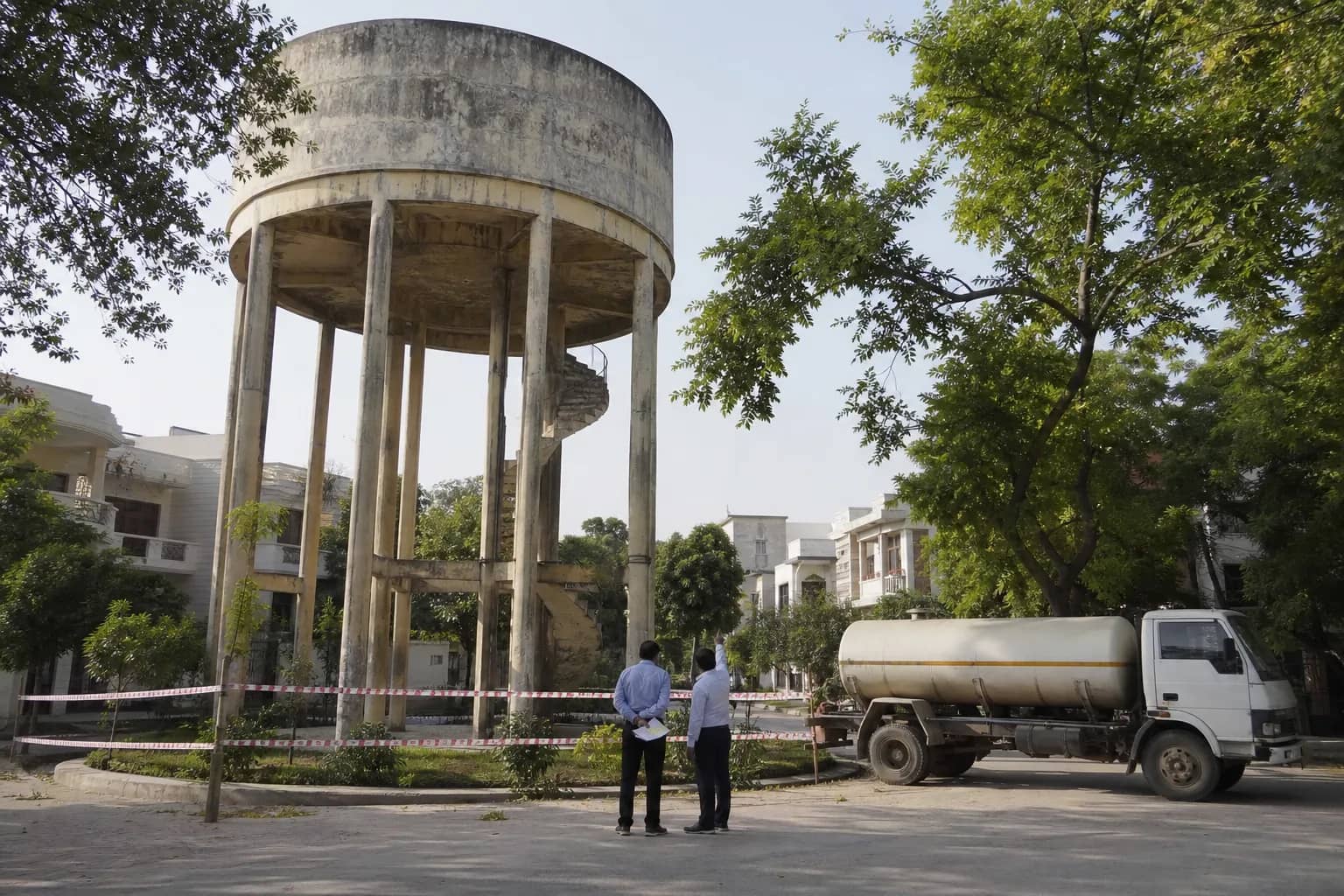 Municipal overhead water tank and repair team in Palam Vihar Gurugram