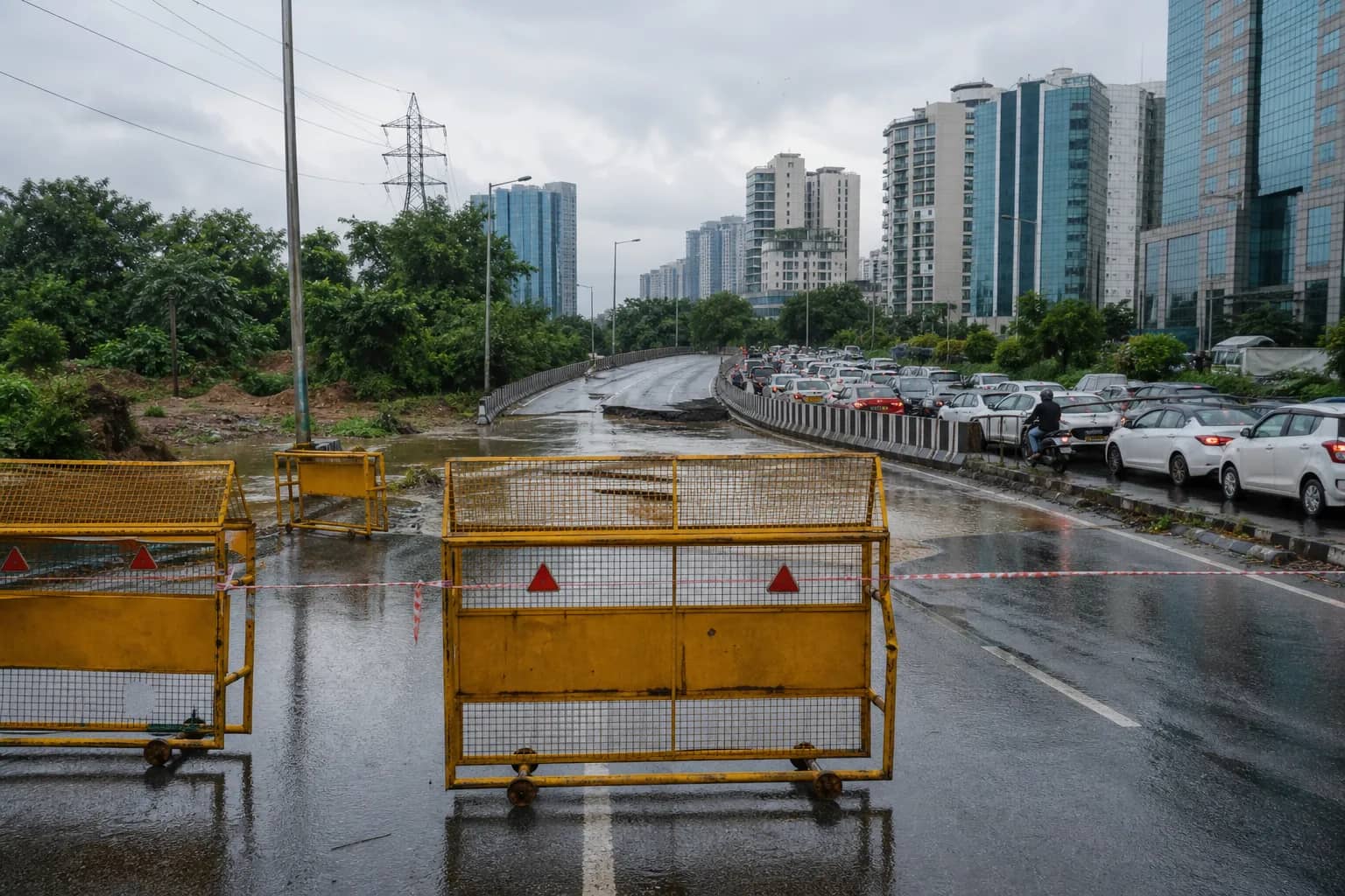 Ghata Road Closure Deepens Gurugram's Post-Rain Traffic Gridlock