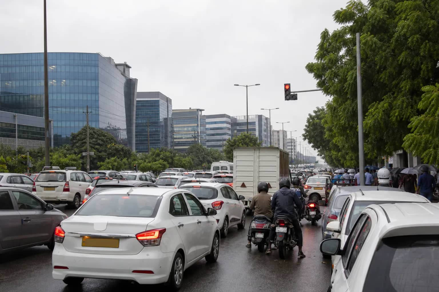 Peak-hour traffic moving slowly through Gurugram's Udyog Vihar