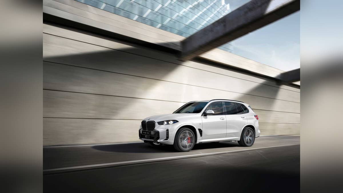 BMW X7 petrol vs X5 petrol price: X5 starts lower at Rs 96,90,000