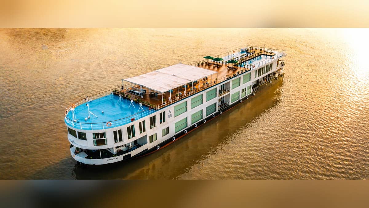 Ganga Vilas reaches Varanasi at Ramnagar with 15 foreign visitors