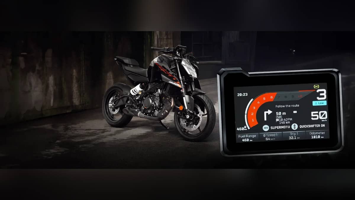 KTM 250 Duke in the official landscape product banner