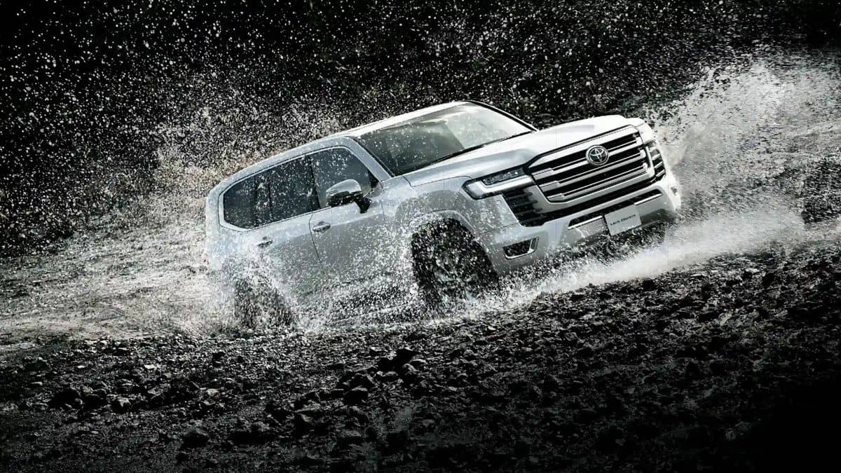 Land Cruiser 300 GR Sport explained: 31-degree approach angle
