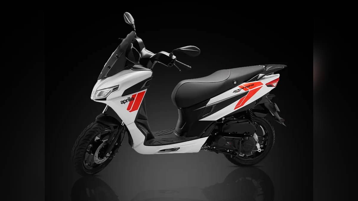 Aprilia SXR GT displays: 5-inch LCD on 125, TFT on 175