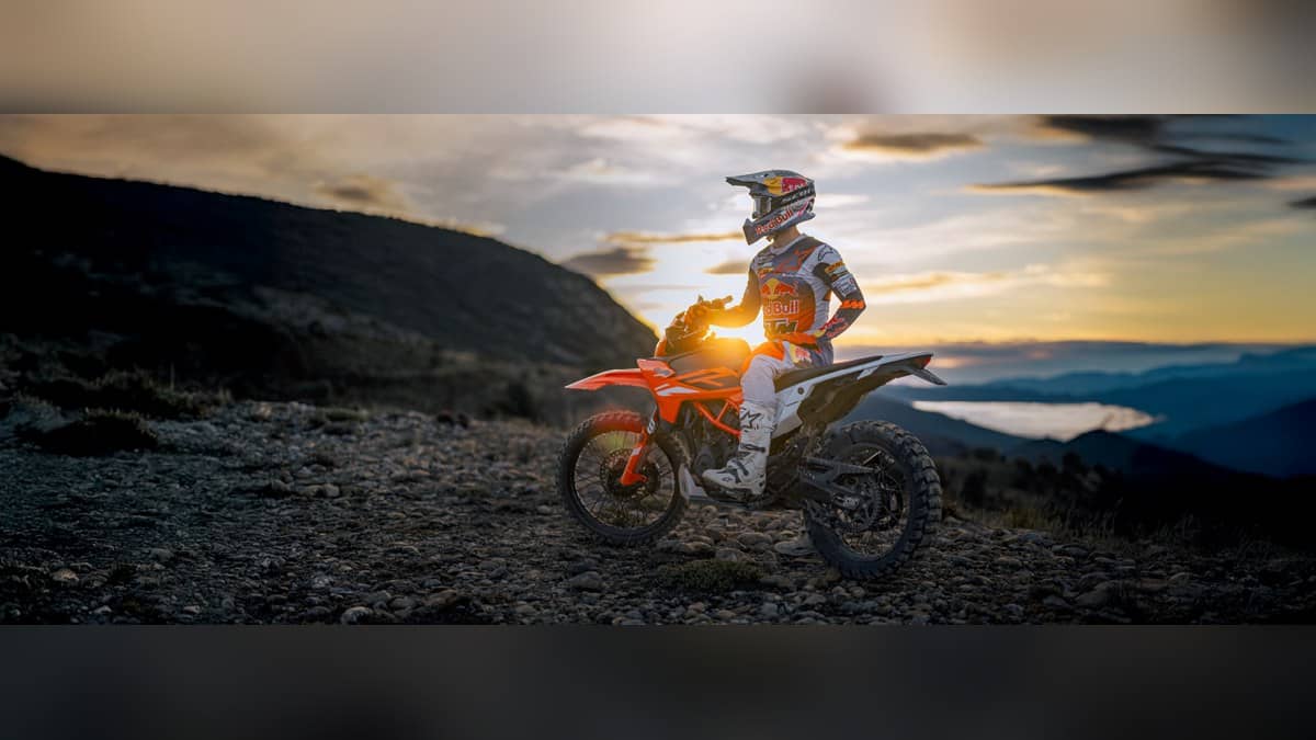 KTM 390 Adventure S vs Enduro R price: Enduro R starts lower at Rs 3,39,227