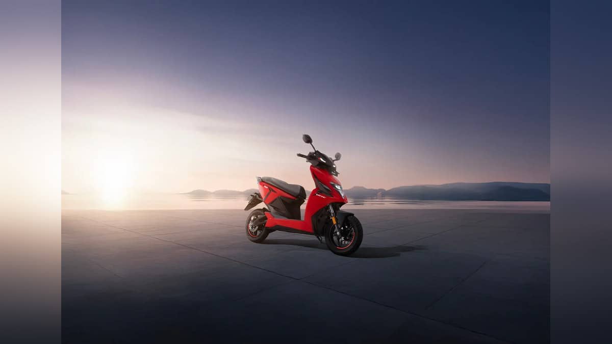 Simple One electric scooter in the official product page hero image