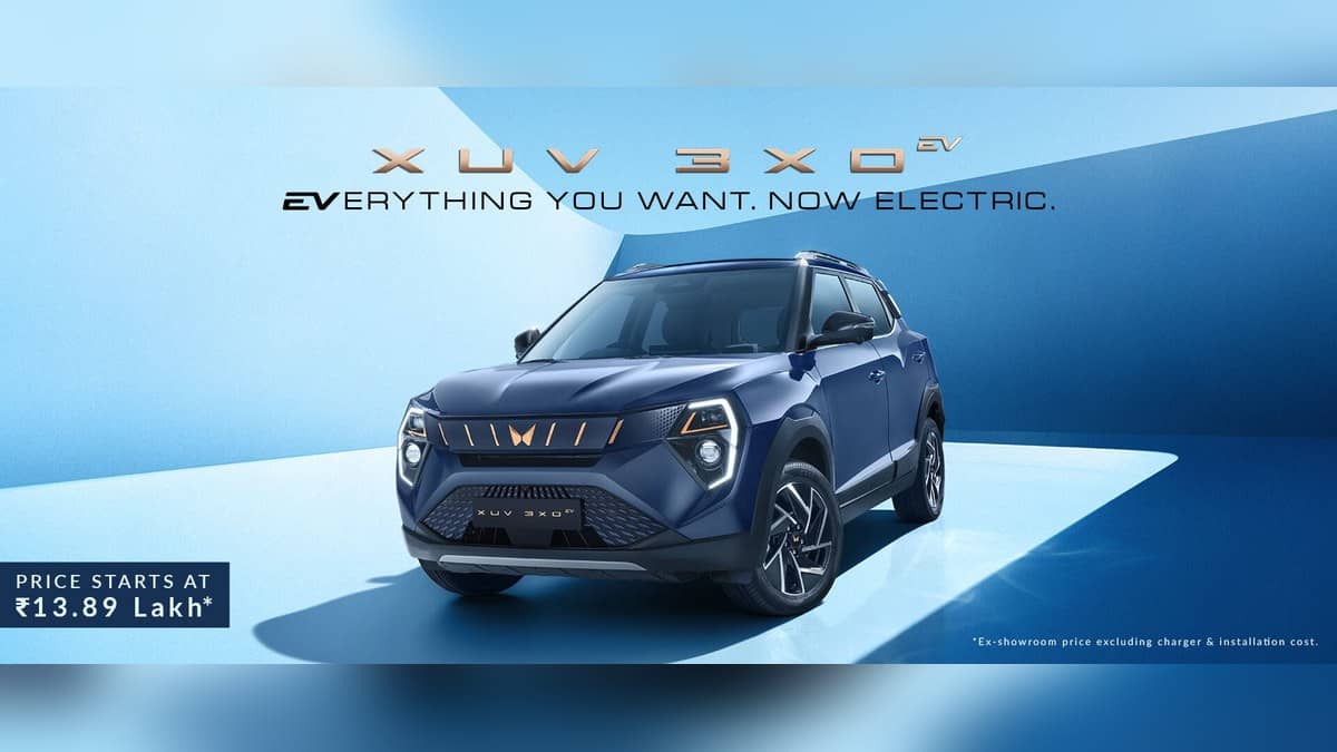 Official landscape banner showing the Mahindra XUV 3XO EV.